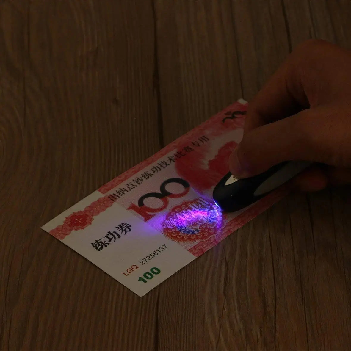 Mini détecteur de faux billets